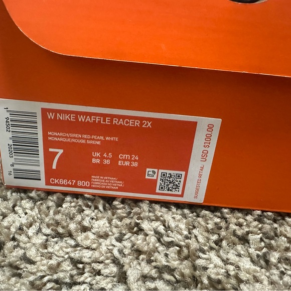 W NIKE WAFFLE RACER 2X
MONARCH/SIREN RED-PEARL WHITE
MONARQUE/ROUGE SIRENE - Picture 2 of 5